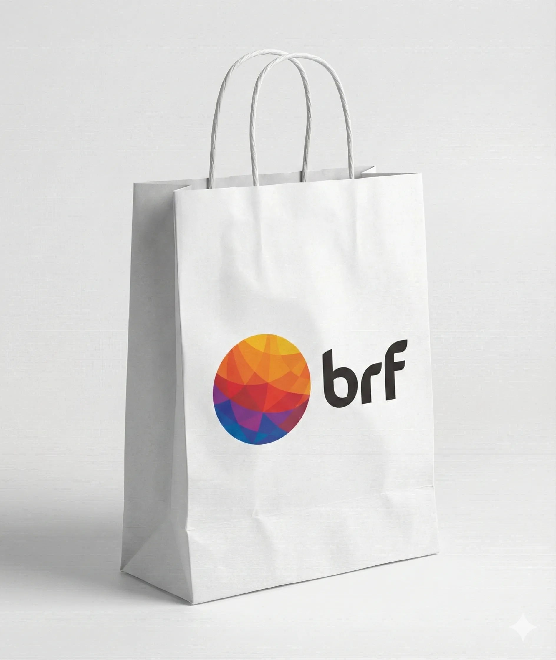 Exemplo de aplicação visual de sacola relacionada a composição minimalista e consistência entre peças em arte para sacolas de papel