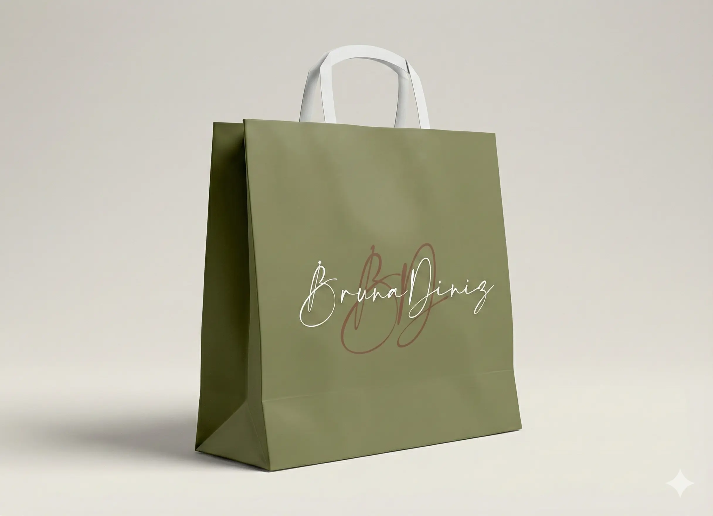 Imagem de referência: logotipo e contraste em arte para sacolas de papel