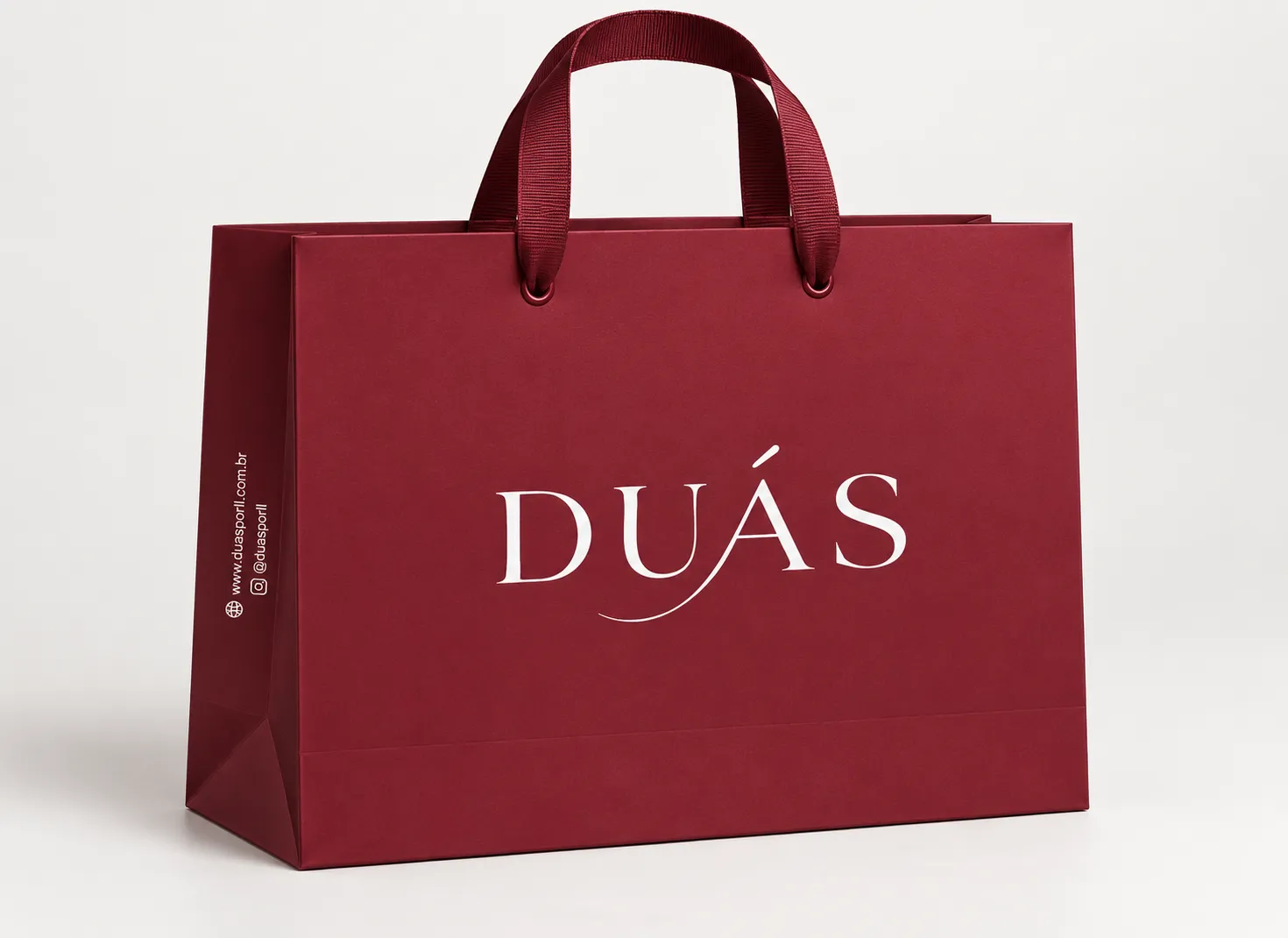 Imagem de referência: papel duplex em sacolas: apresentação para presente