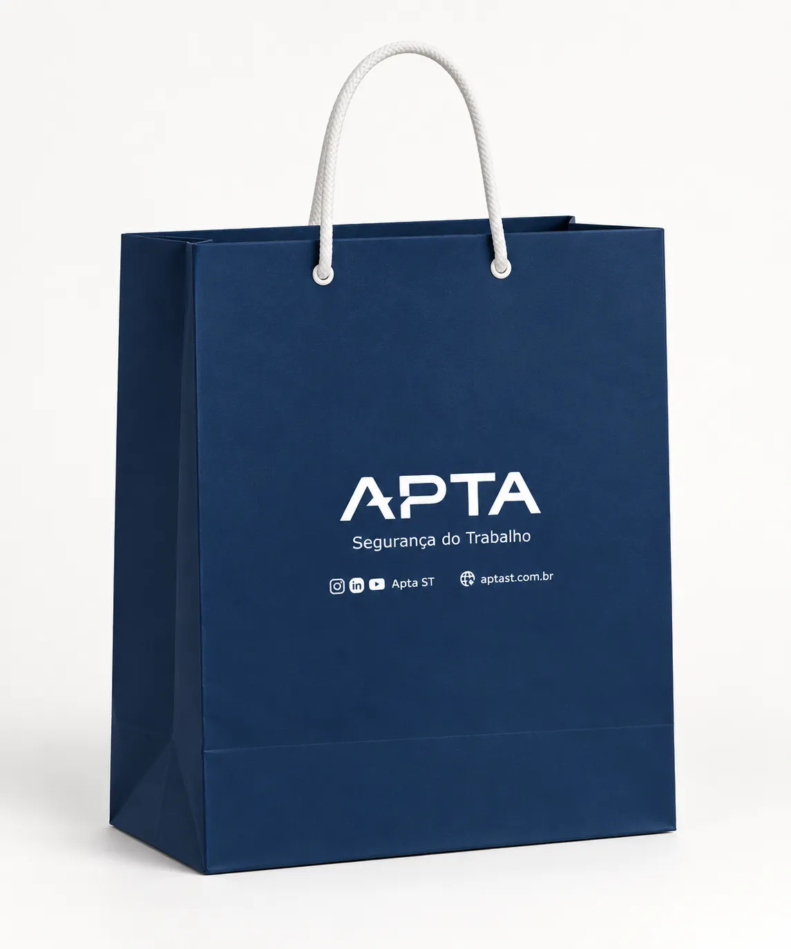 Imagem de referência: apresentação de presentes de sacolas de papel para experiência do cliente