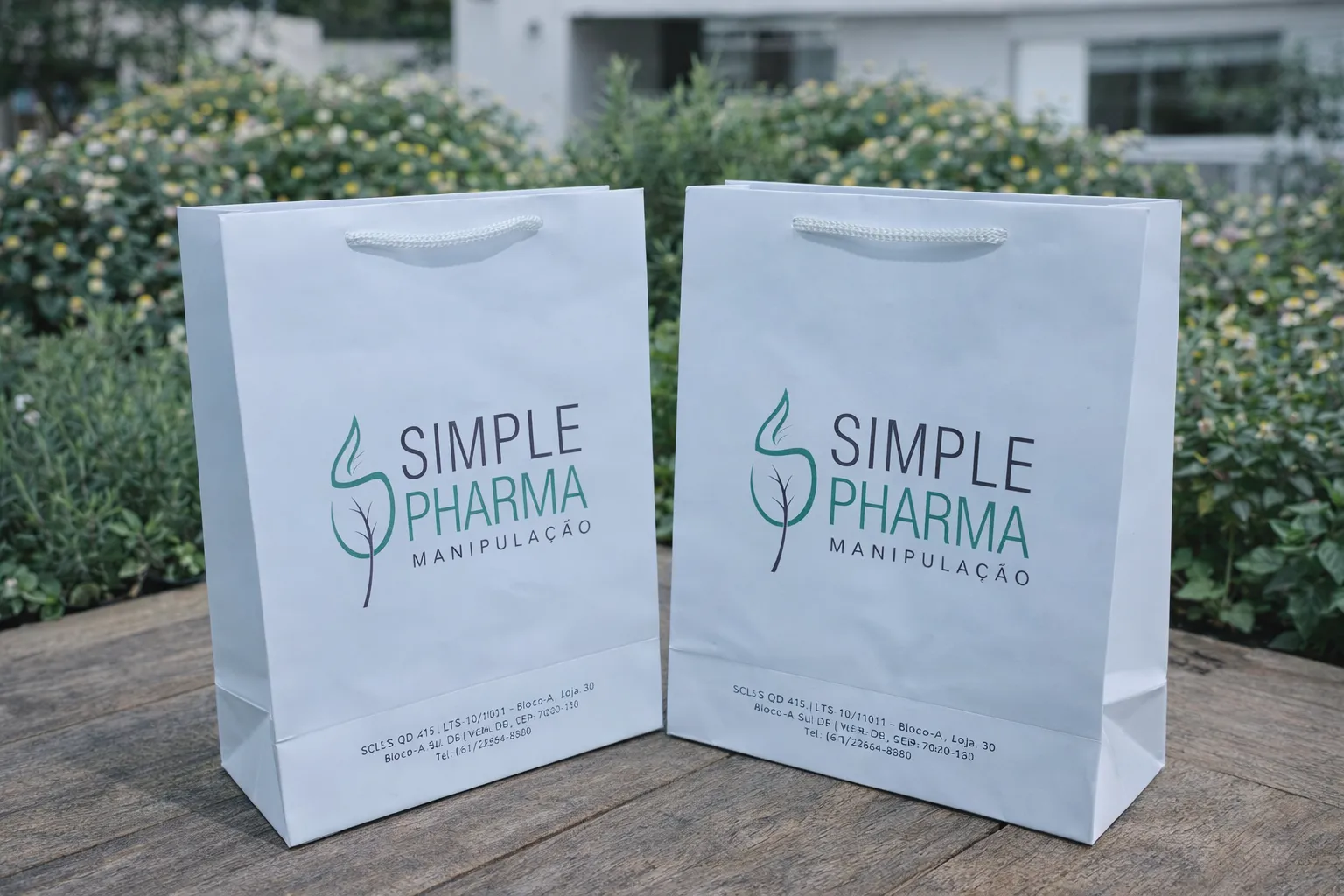Imagem de referência: sacolas de papel para o dia dos pais, com foco em apresentação de presentes e kits